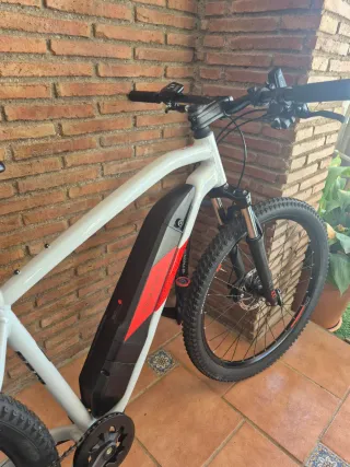 Bicicleta Eléctrica Blanca.  5 meses,poco uso