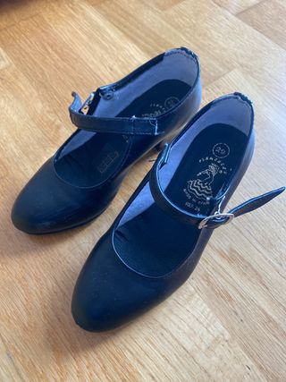 Zapatos Flamenco Niña Talla 29 en perfecto estado.