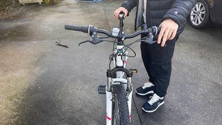 Bicicleta de montaña blanca