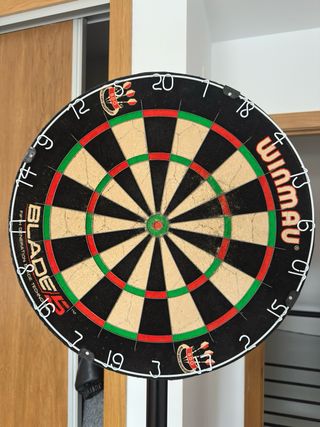 Diana de acero con pie