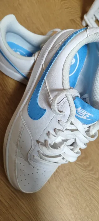 Zapatillas Nike Blancas y Azules