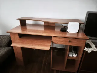 Mesa de ordenador de madera