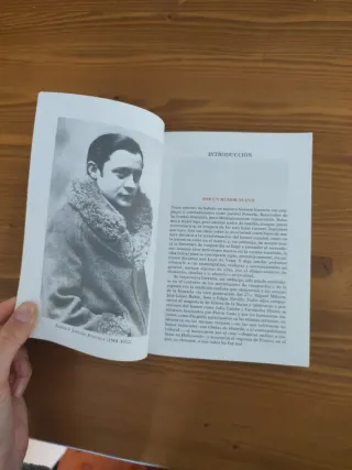 Eloisa Esta Debajo de un Almendro / Eloisa is U...