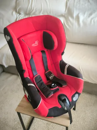 Silla de coche bebé Confort Axiss Roja