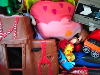 Caja de juguetes variados caja de todo usados