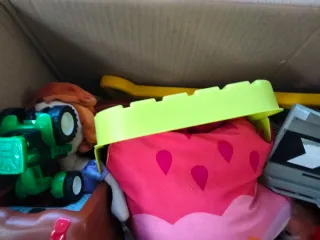 Caja de juguetes variados caja de todo usados