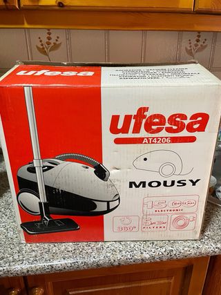 Aspiradora Ufesa 360º con recogida de cable