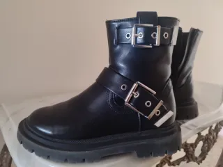 Botas niña negras con hebillas