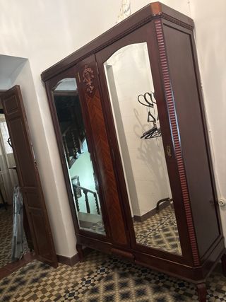 Armario antiguo madera con espejos