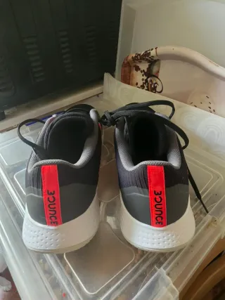 Zapatillas Adidas Negras y Rojas Talla 44