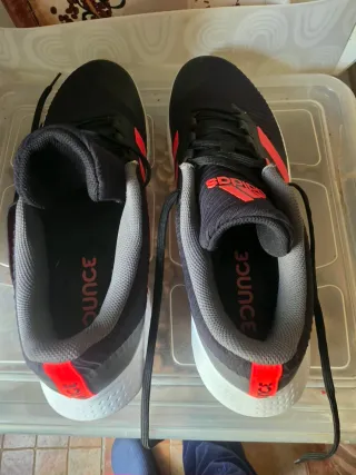 Zapatillas Adidas Negras y Rojas Talla 44