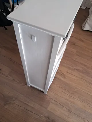 Cajonera de madera con cestas