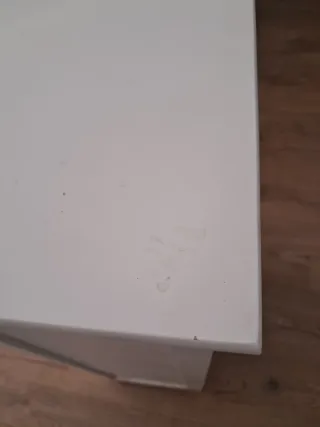 Cajonera de madera con cestas