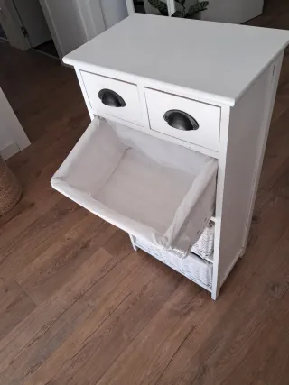 Cajonera de madera con cestas