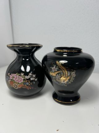 Juego 2 jarrones negros con detalles dorados