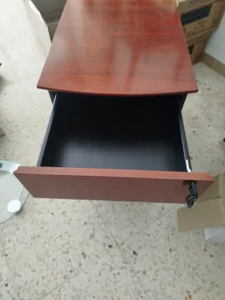 Cajonera de madera marrón