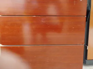 Cajonera de madera marrón