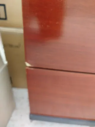 Cajonera de madera marrón