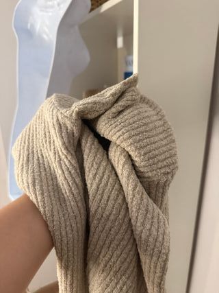 bolero de punto // top cropped beige manga corta