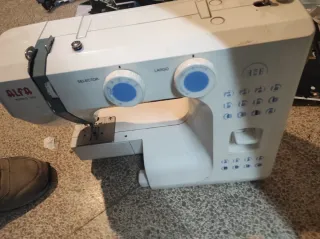 Máquina de coser Alfa