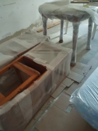 Mesa de madera con 4 sillas