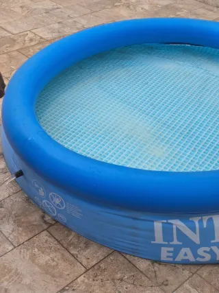 Piscina inflable azul para niños