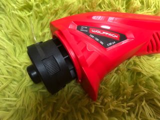 Cortadora de césped eléctrica roja