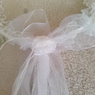 Corona de encaje y lazos