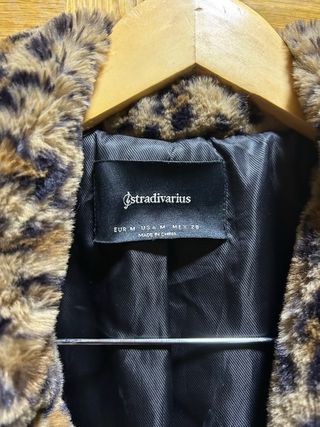 Abrigo pelo leopardo Stradivarius