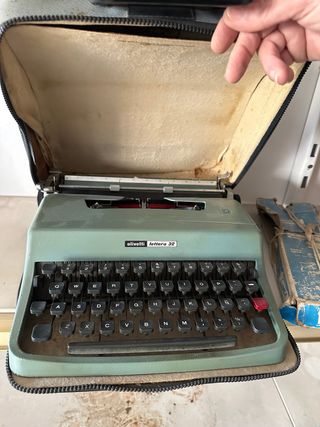Máquina de escribir Olivetti Lettera 32