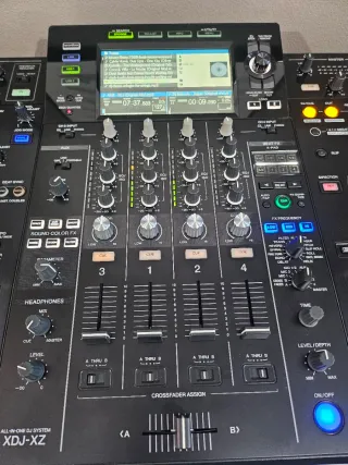 Pioneer DJ XDJ-XZ y DeckSaver