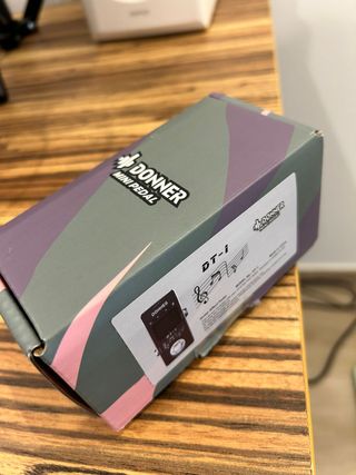 Afinador Donner DT-1 Pedal Guitarra con Pantalla