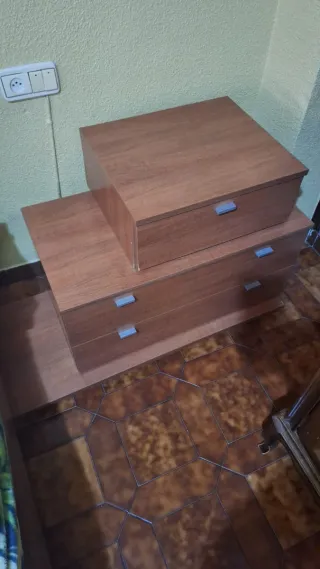 Armario de madera maciza