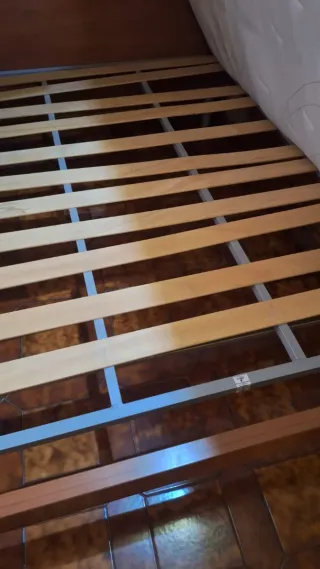 Armario de madera maciza