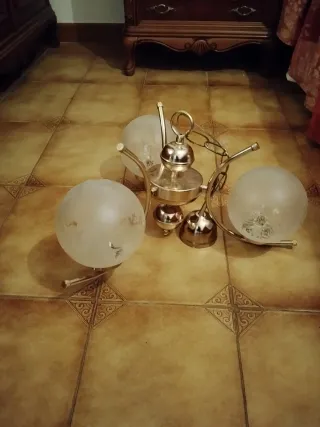 Lámpara de techo dorada con globos