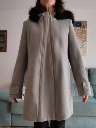 Abrigo premamá y porteo gris