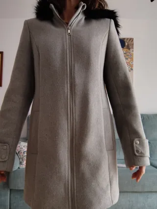 Abrigo premamá y porteo gris