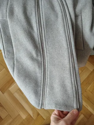 Abrigo premamá y porteo gris