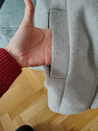 Abrigo premamá y porteo gris