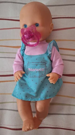 Muñeca Nenuco con chupete rosa