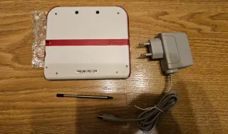 Nintendo 2DS Blanca y Roja + Cargador