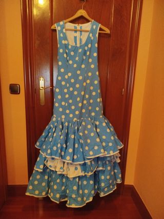 Trajes y complementos de flamenca.