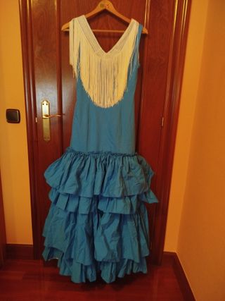 Trajes y complementos de flamenca.