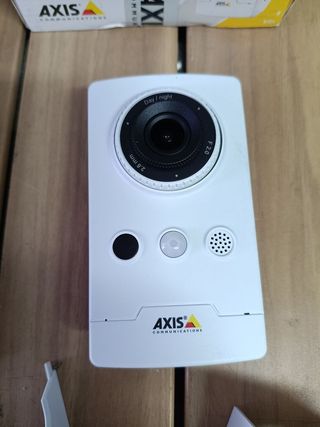 AXIS Companion Cube L