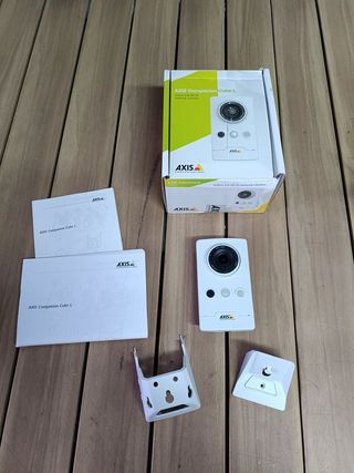 AXIS Companion Cube L