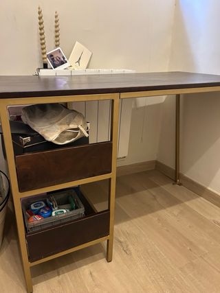 Escritorio madera y metal con cajonera