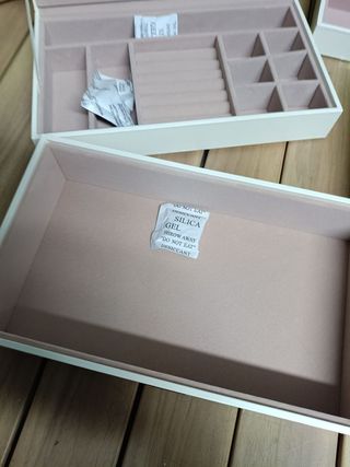 SONGMICS Caja Joyero con 4 Bandejas Apilables, Navidad, Caja de Joyas Grande, Tapa de Cristal Transparente, 17 x 28 x 18,3 cm, para Cajón de Tocador, Idea de Regalo, Blanco JBC164W01