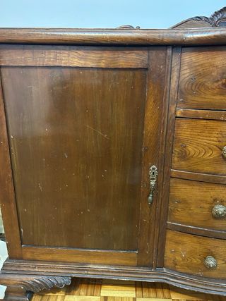 Mueble de madera para restaurar