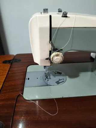 Macchina da cucire antica