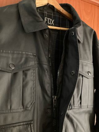 Parka Fox color negro